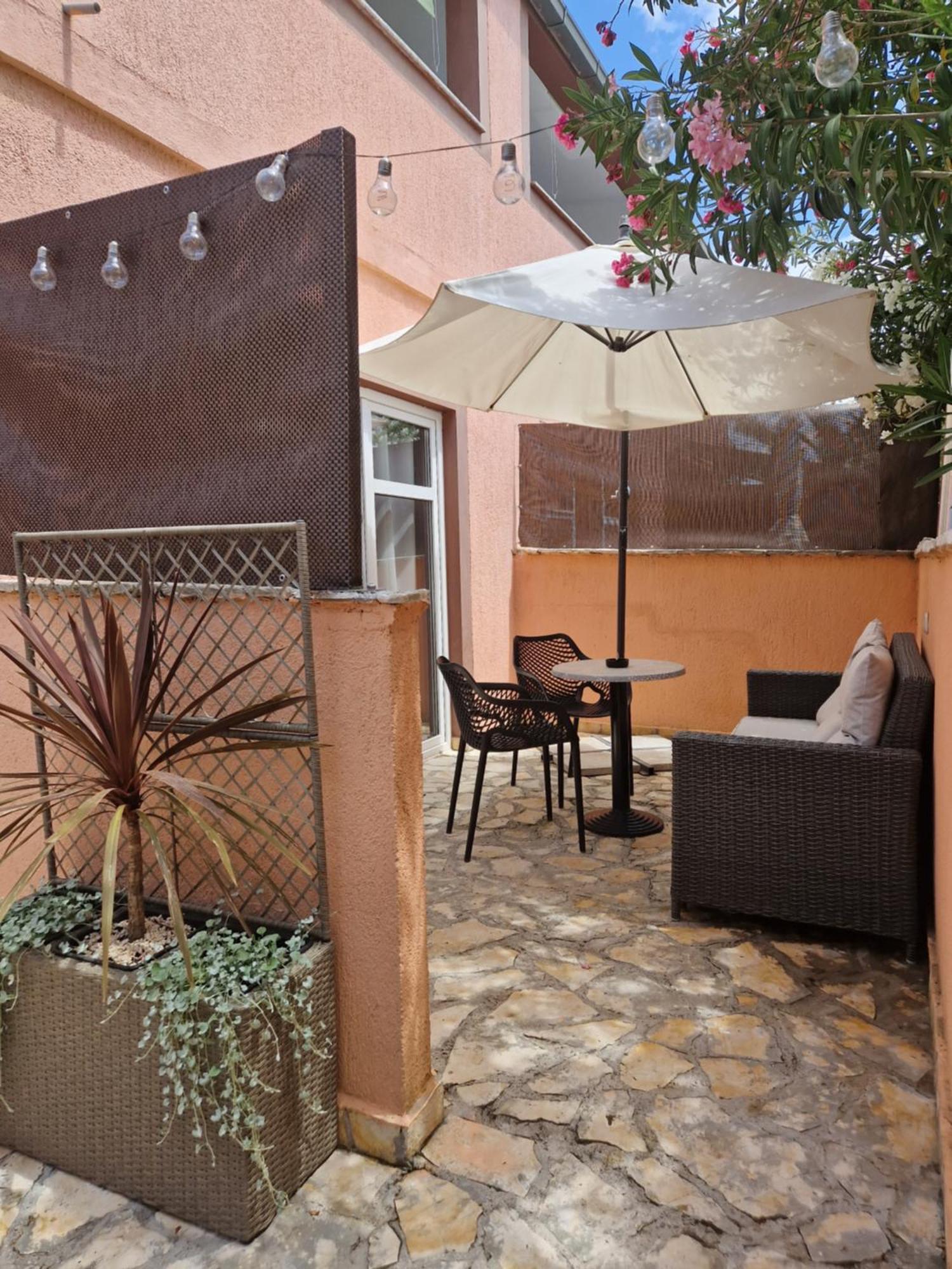 Aurelia Apartments, Vir Exterior photo